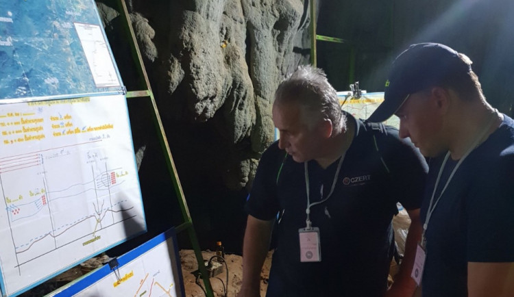 Nepřipouštěli si neúspěch, řekl český hasič o záchraně Thajců.