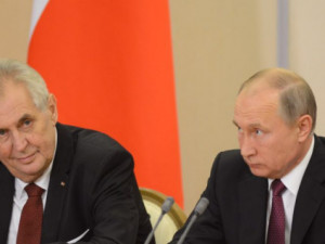 Český prezident kolaboruje s cizí mocností, říká znalec Ruska a europoslanec Jaromír Štětina