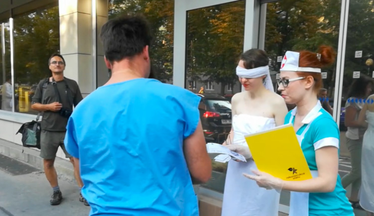 Zakázky českobudějovické nemocnice pobouřily aktivisty. Jejich nařčení vedení zařízení odmítá.