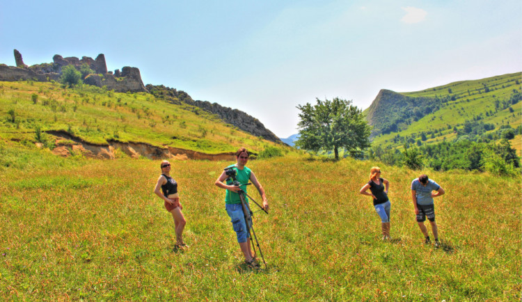 Skupinka pod hradem.