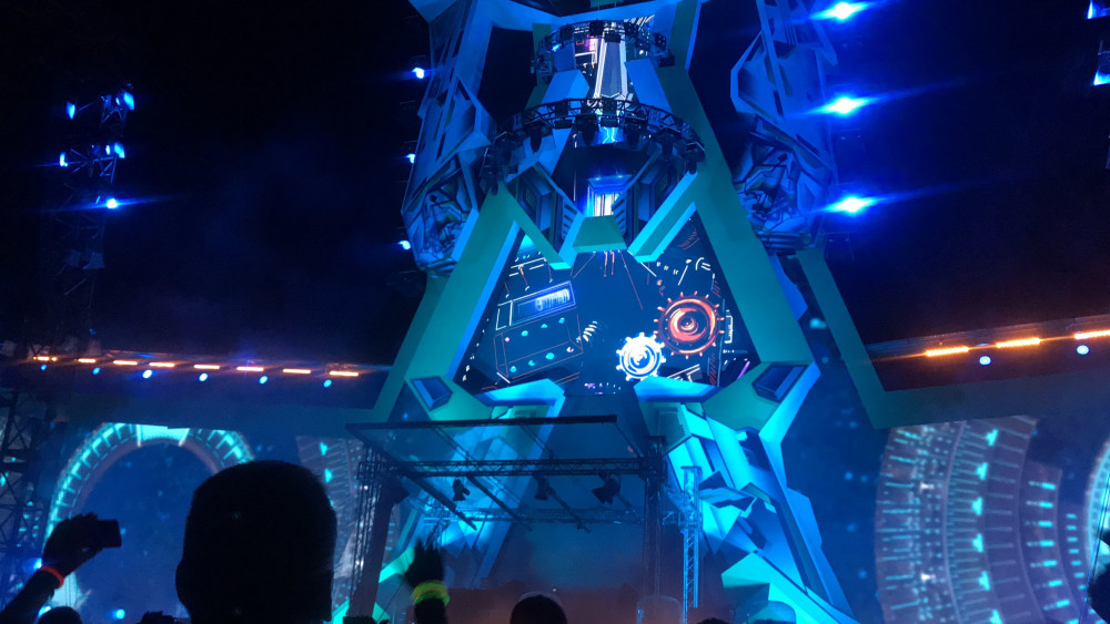 Let It Roll opět posunul laťku. Tisíce návštěvníků neodradilo ani tropické počasí.