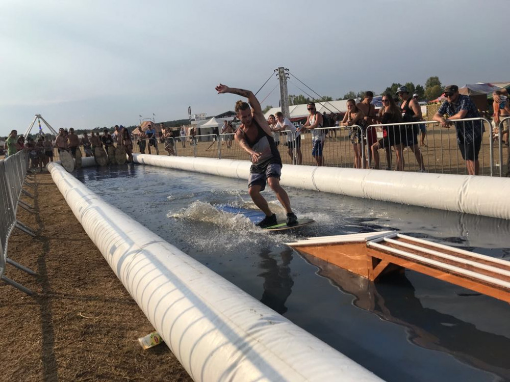 Let It Roll opět posunul laťku. Tisíce návštěvníků neodradilo ani tropické počasí.