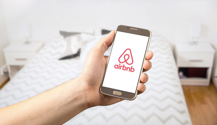 10 let s Airbnb: Navzdory snahám o regulaci pokračuje v růstu