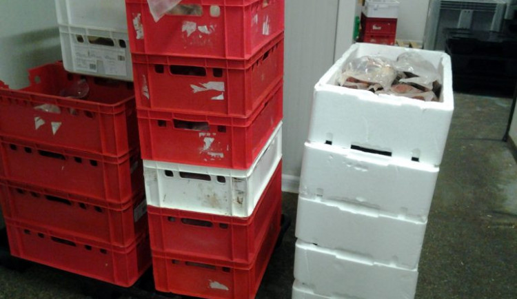 Více než půl tuna prošlých potravin ve skladu na Kladensku.