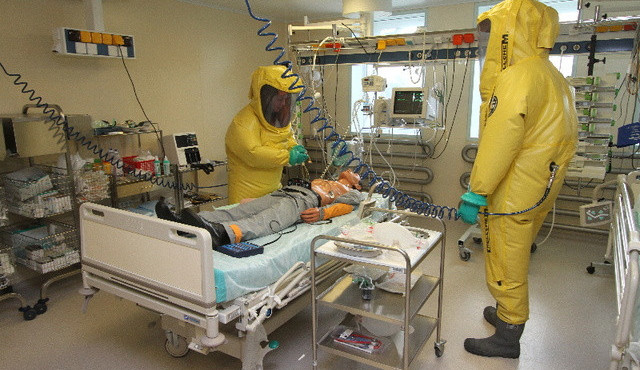 Nemocnice, v níž nikdo nechce skončit. České Centrum biologické ochrany zkouší i léky na ebolu