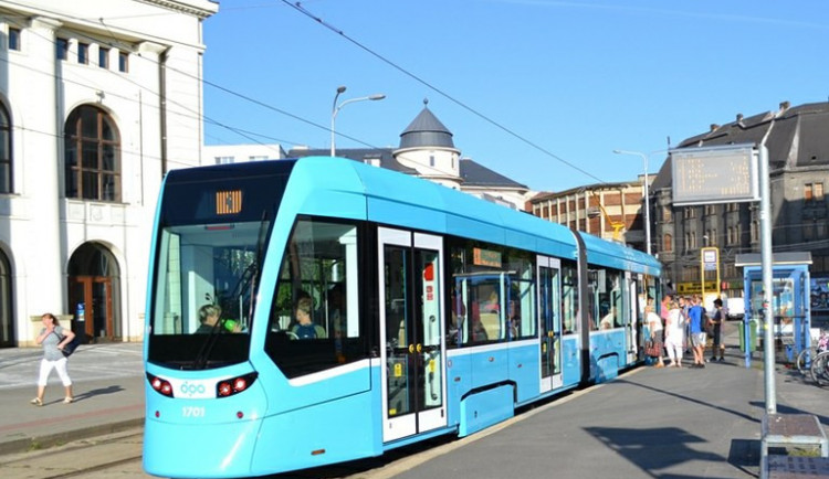 Ostrava představila nejmodernější tramvaj. Za rok jich bude jezdit po městě 40.
