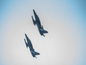 V Hluboké nad Vltavou se lidé loučili s padlým vojákem Kamilem Benešem