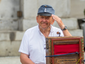Flašinetáři zaplnili náměstí před libereckou radnicí.