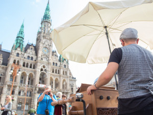 Flašinetáři zaplnili náměstí před libereckou radnicí.
