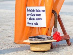 Flašinetáři zaplnili náměstí před libereckou radnicí.