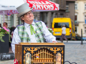 Flašinetáři zaplnili náměstí před libereckou radnicí.