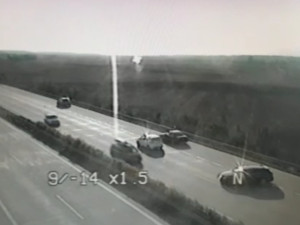 VIDEO: Na D11 se děly věci. Téměř třicet vozidel na dálnici v běžném provozu couvalo, někteří řidiči jeli i v protisměru