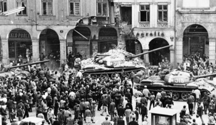 Jak to celé bylo. Invazi ohlásila letadla nad Ještědem a tanky v ulicích.