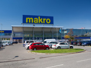 Firma Křetínského a Tkáče vstupuje do majitele velkoobchodů Makro