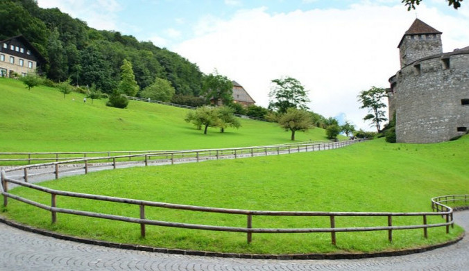 Hrad ve Vaduzu, sídlo lichtenštejnské knížecí rodiny.