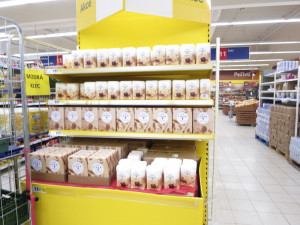 Inspekce uzavřela Tesco v Aši. Myší trus mohl kontaminovat potraviny.