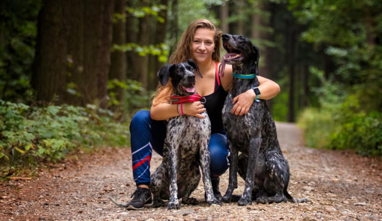 Adriana Švecová s částí své smečky.