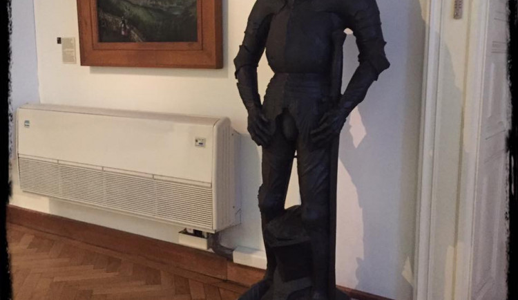 Osud zakletého černého rytíře z Platnéřské ulice. Příběh o vraždě a hledání odpuštění.