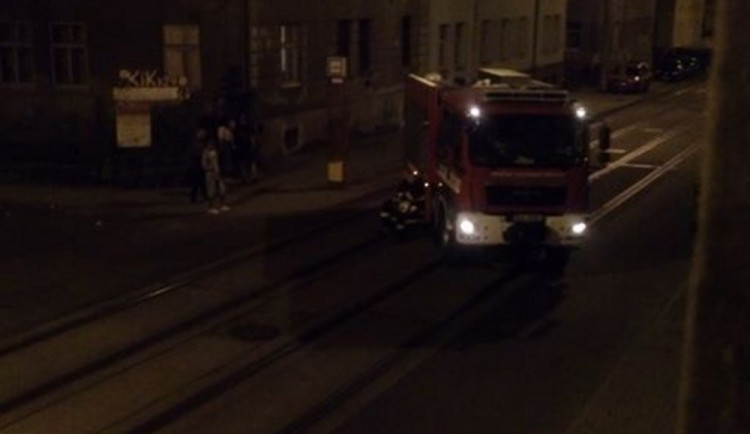 Anonym nahlásil bombu v liberecké ubytovně. Policisté evakuovali 120 lidí.