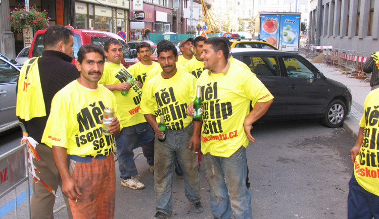 Kampaň "Měl jsem se líp učit" s romskými kopáči byla pokleslá.