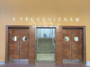 Největší sokolovna v Česku prošla rekonstrukcí. Dvoraně Stadionu se vrátila původní tvář.