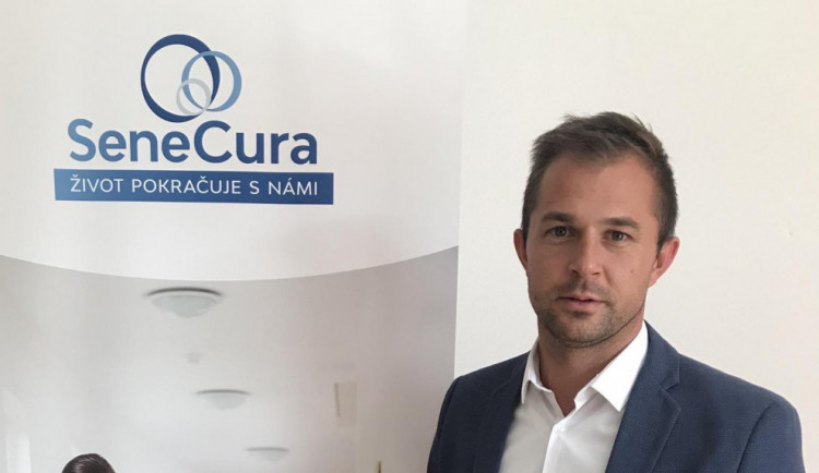 Předsudky o domovech pro seniory jsou minulostí, říká ředitel SeniorCenter.