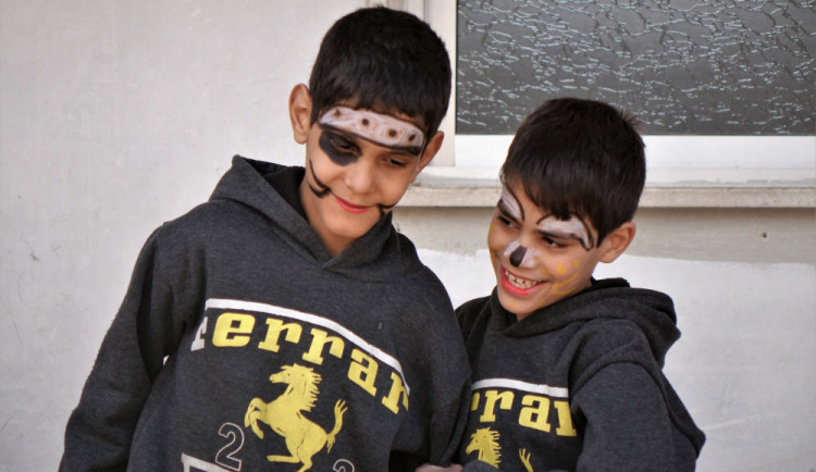 Ztráta blízkých, střelba, nálety, hlad, strach o život jsou traumatizující i pro dospělé, natož pro děti.