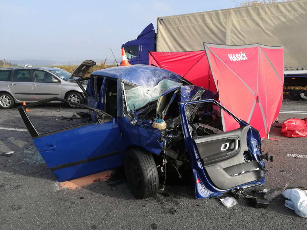 Tragická nehoda uzavřela silnici mezi Táborem a Milevskem.