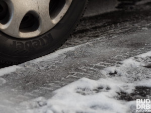 Ceny přezutí na zimní pneu jsou letos o desetinu vyšší