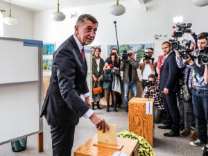 Babiš hájil cestu Vondráčka do Ruska a zpochybnil vyznamenání pro Krúpu