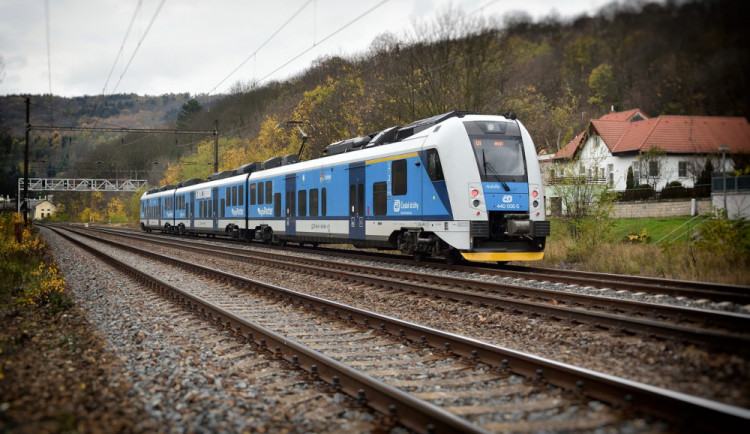 V Pavlovičkách dnes dopoledne zemřel mladý muž. Srazil ho vlak