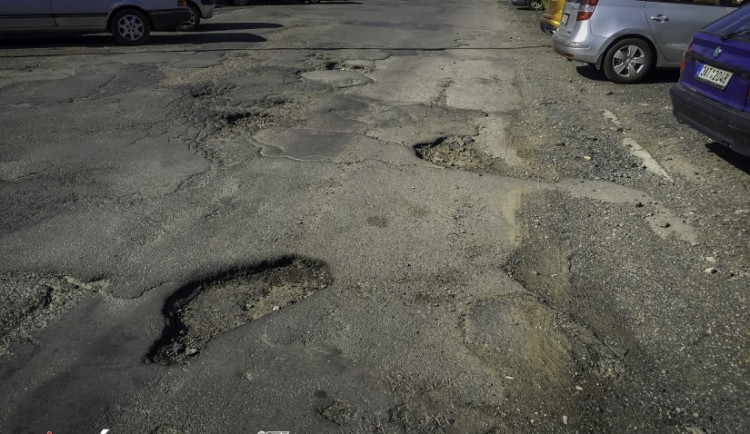 Nejhorší díra republiky brzy zmizí. Technická správa komunikací připravuje rekonstrukci ulice U Seřadiště.
