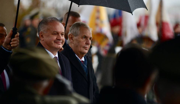 Zeman zahájil přehlídku, připomněl boj armády proti terorismu