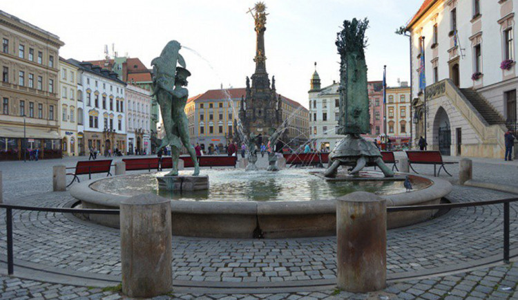 Olomoucké kašny se chystají na zimu. Vypouštějí se a čeká je kontrola