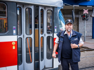 (NE)OBYČEJNÍ: Dobíhače vezmu, jenom když se snaží, nesmí se córat, říká s úsměvem tramvaják Renda