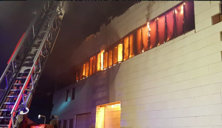 V Praze lehlo popelem trampolínové centrum. Škoda jde do desítek milionů korun