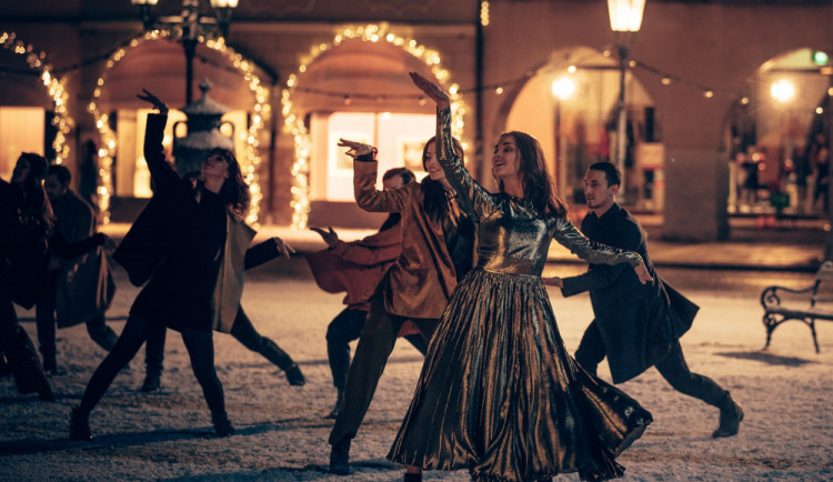 V hlavní roli budějcké náměstí. Reklama na Fererro Rocher je konečně venku.