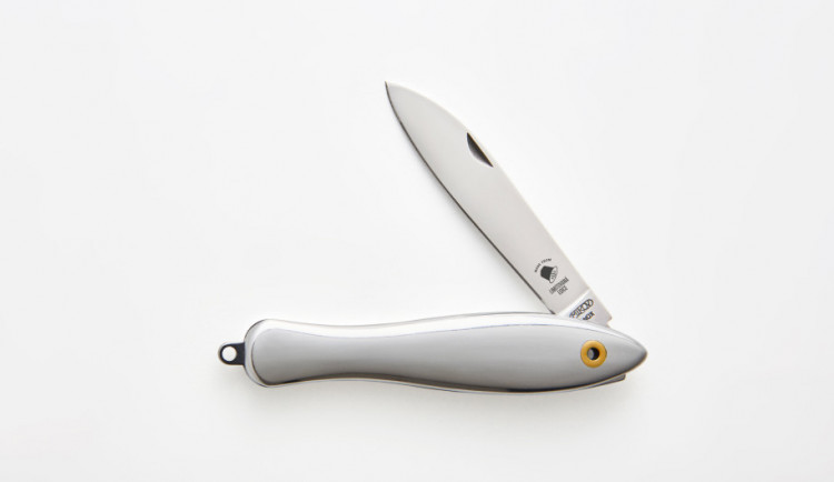 Legendární nožík rybička je nově z recyklovaných kapslí od kávy.