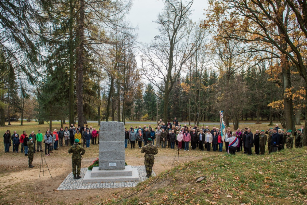 Jeden z obnovených pomníků.
