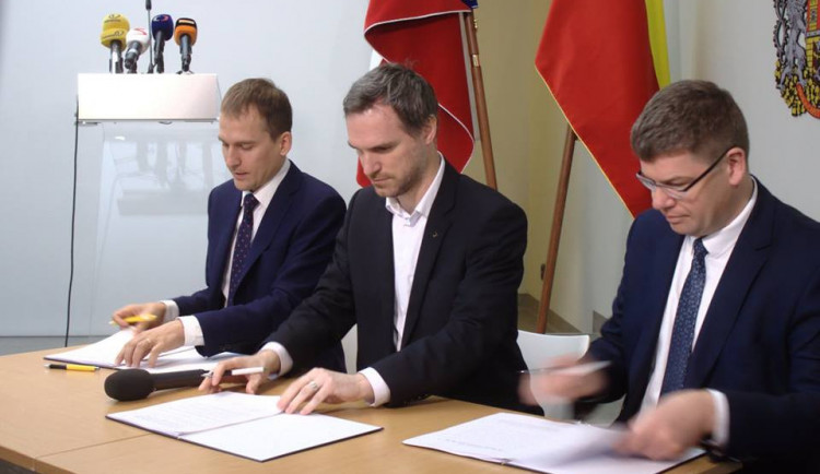 Piráti, Praha Sobě a Spojené síly podepsali koaliční smlouvu