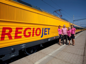 Vlaky RegioJetu nabraly velká zpoždění, pomáhat musely šedesát let staré mašiny