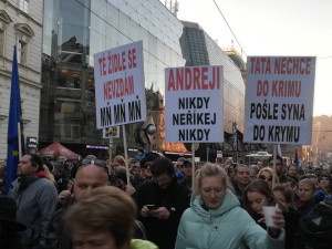 Tisíce lidí v Praze na Staromáku žádaly odchod premiéra.