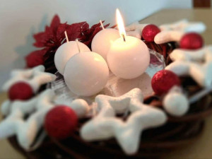 Dnes zapálíme první svíčku na adventním věnci. Začíná očekávání vánočního času