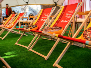 Letní kino v prosinci? Unikátní projekt E.ONu míří po Praze do Budějc.