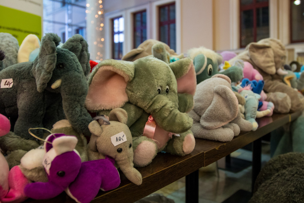 Charitativní prodej slonů pro Centrum Amelie