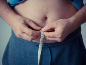 Může hlína v jídle léčit obezitu? Prý zbavuje tuků