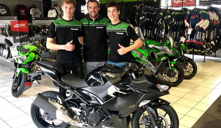 ACCR Czech Talent Team - Willi Race při společném focení.