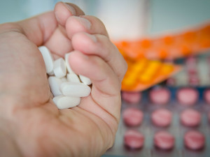 LÉKÁRNÍCI RADÍ: Na zažívání aktivní uhlí, na kocovinu ne paracetamol