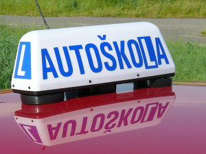 Za korupci v autoškolách padl i nepodmíněný trest