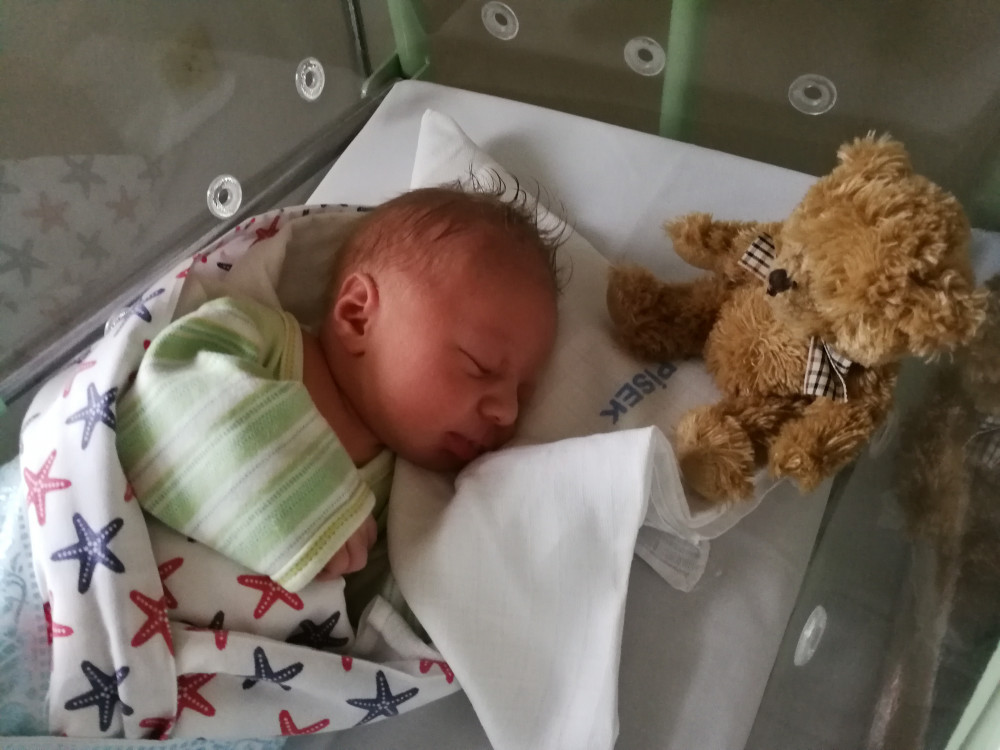 První letošní miminko narozené v tuzemsku se jmenuje Tomášek.